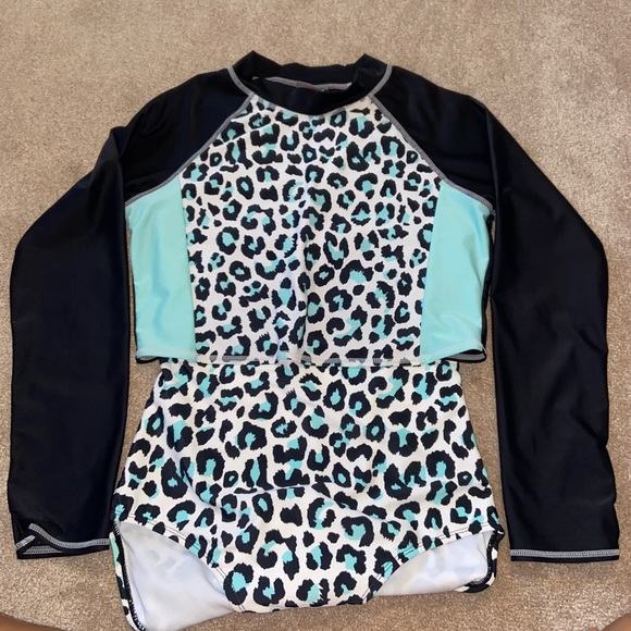 Bundle of swimsuit and swimsuit top - Picture 4 of 5